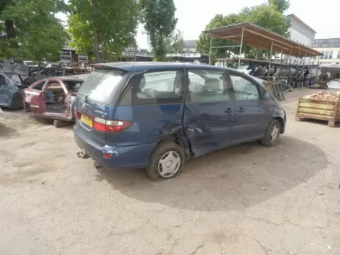 Toyota Previa 2000 m., 2 nuotrauka