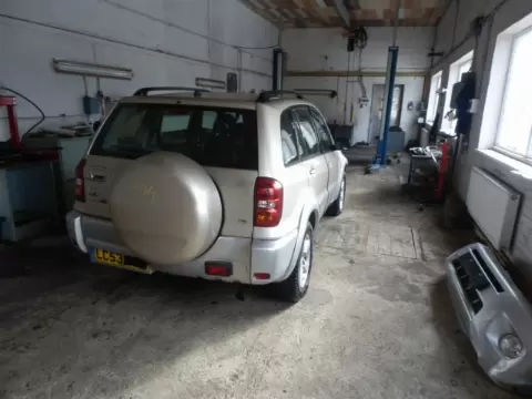 Toyota RAW-4 2003 m.