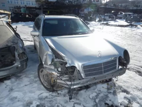 Mercedes-Benz E-210 1997 m.