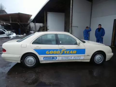 Mercedes-Benz E-210 2002 m.