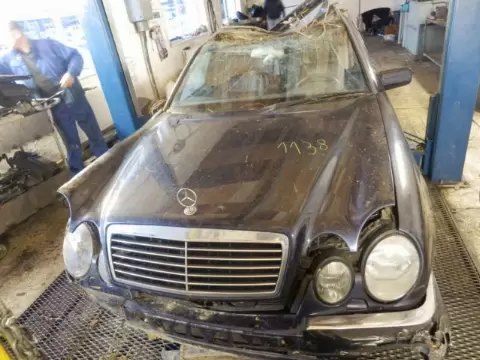 Mercedes-Benz E-210 1997 m.