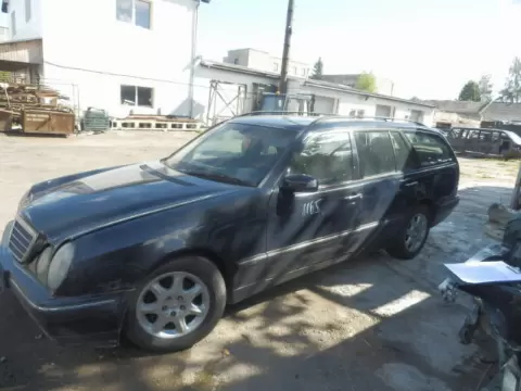 Mercedes-Benz E-210 1999 m., 4 nuotrauka
