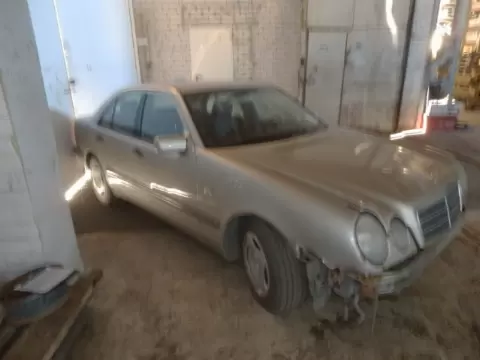 Mercedes-Benz E-210 1998 m., 2 nuotrauka