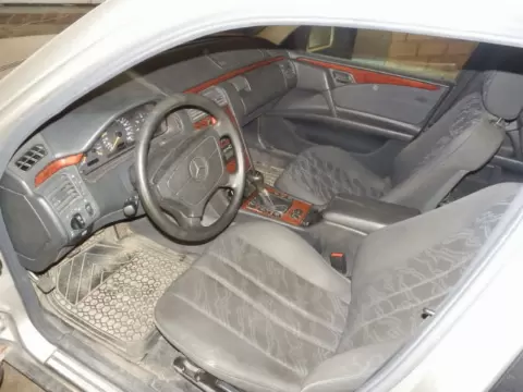 Mercedes-Benz E-210 1998 m.