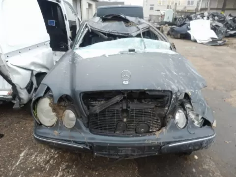 Mercedes-Benz E-210 2001 m.