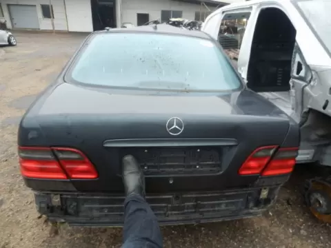 Mercedes-Benz E-210 2001 m., 4 nuotrauka