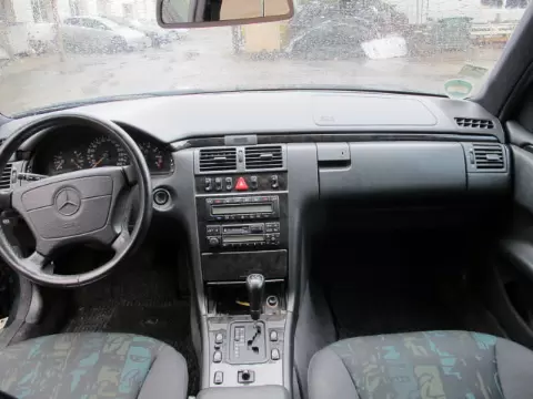 Mercedes-Benz E-210 1997 m., 8 nuotrauka