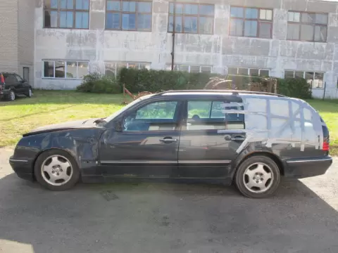 Mercedes-Benz E-210 1999 m., 2 nuotrauka