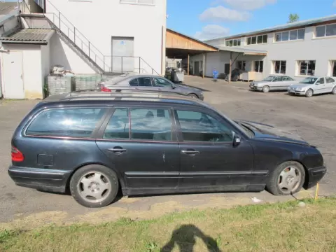 Mercedes-Benz E-210 1999 m.