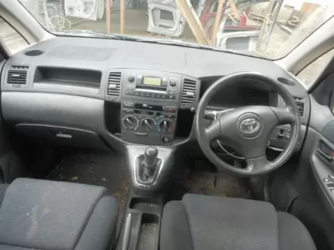 Toyota Corola verso 2001 m., 2 nuotrauka