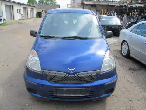 Toyota Yaris verso 2000 m., 6 nuotrauka