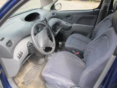 Toyota Yaris verso 2000 m.