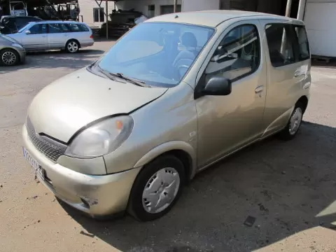 Toyota Yaris verso 2000 m., 4 nuotrauka