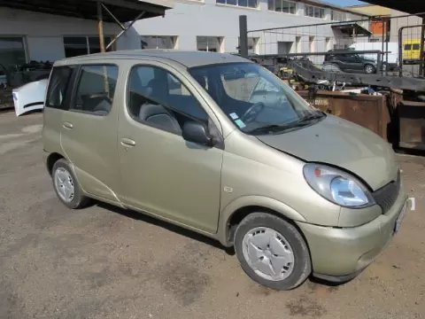 Toyota Yaris verso 2000 m., 8 nuotrauka