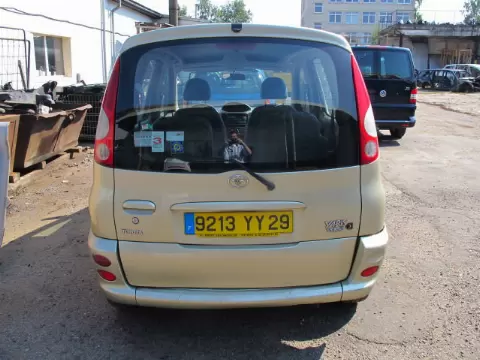 Toyota Yaris verso 2000 m., 3 nuotrauka