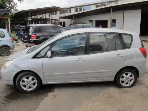 Toyota Corola verso 2003 m., 2 nuotrauka