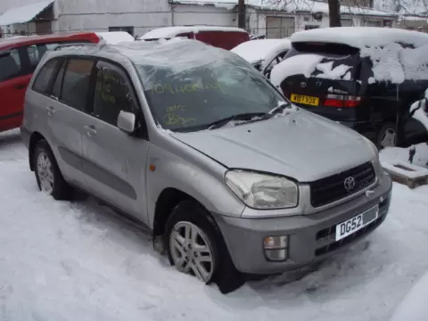 Toyota RAW-4 2002 m.
