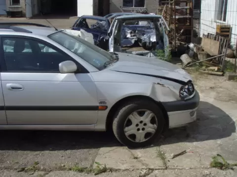Toyota Avensis 2000 m.
